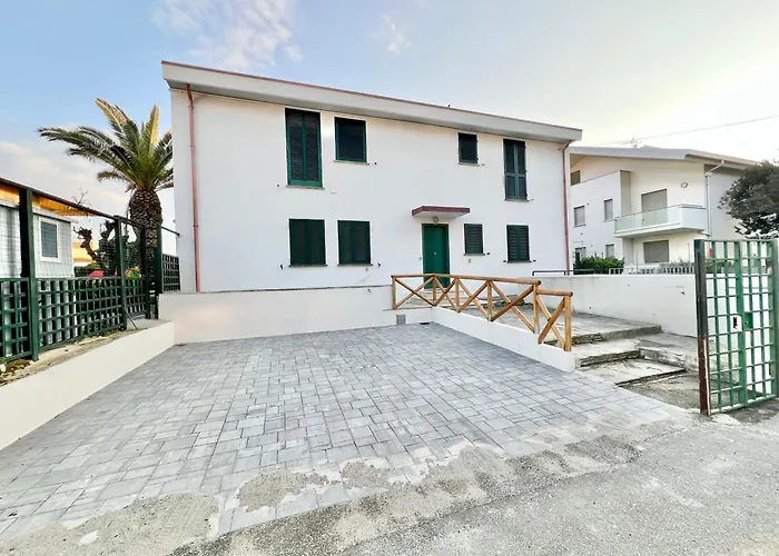 Rosanna, Terrazza Vista Mare, 2 Camere, Clima E 2 Posti Auto A Soli 50 M Dal Mare! By Alfareal